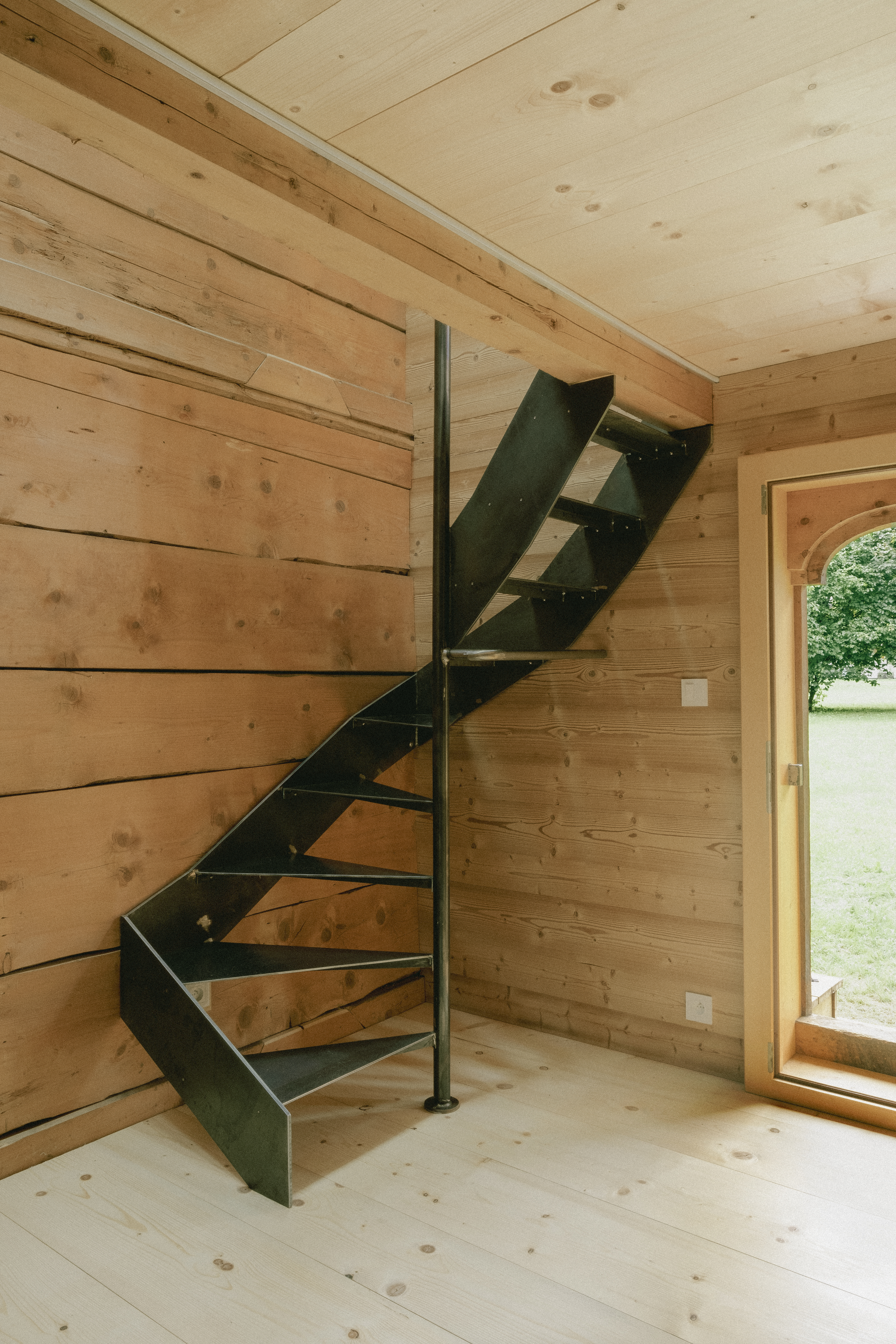 G1906, staircase
